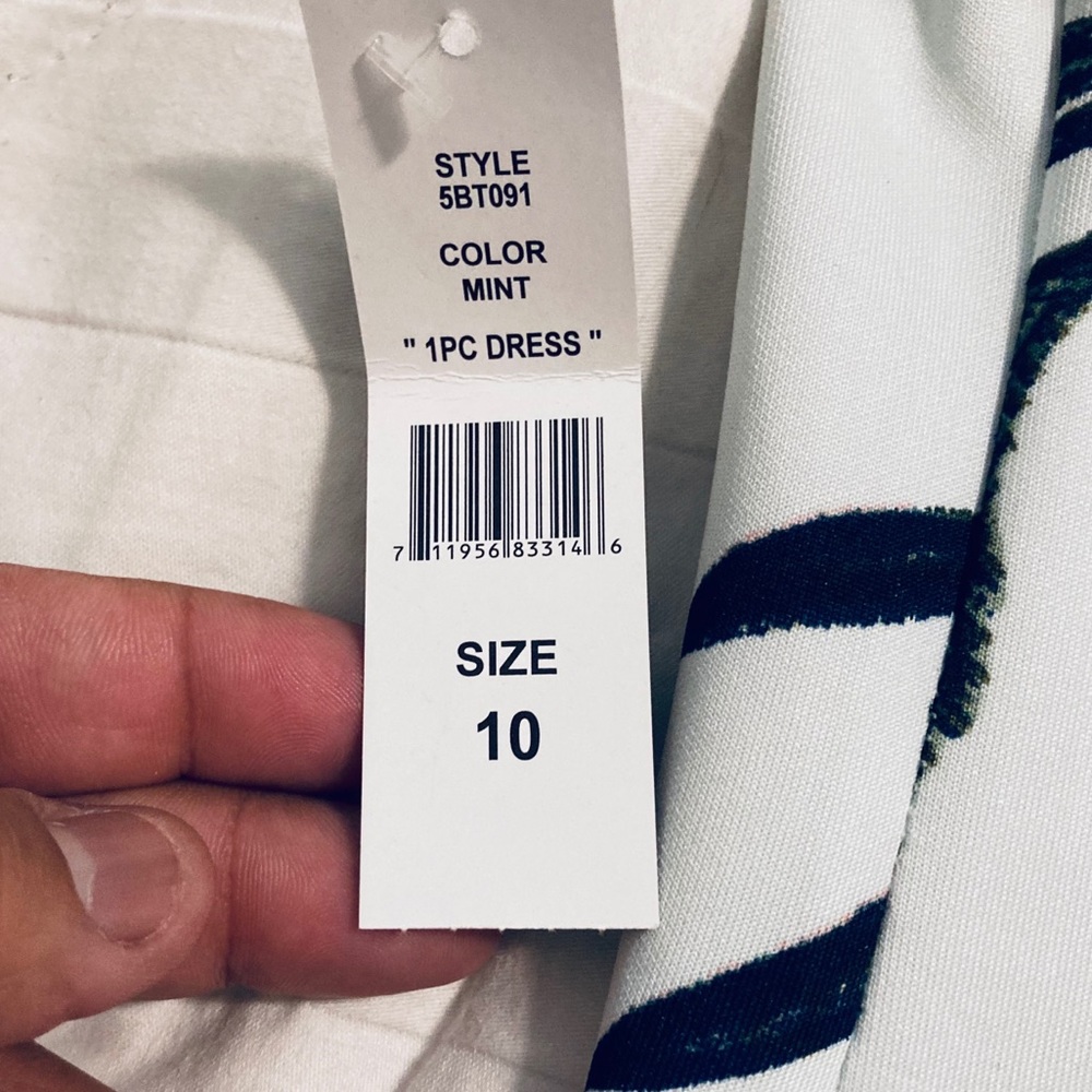 Dress - Picture 6 of 11